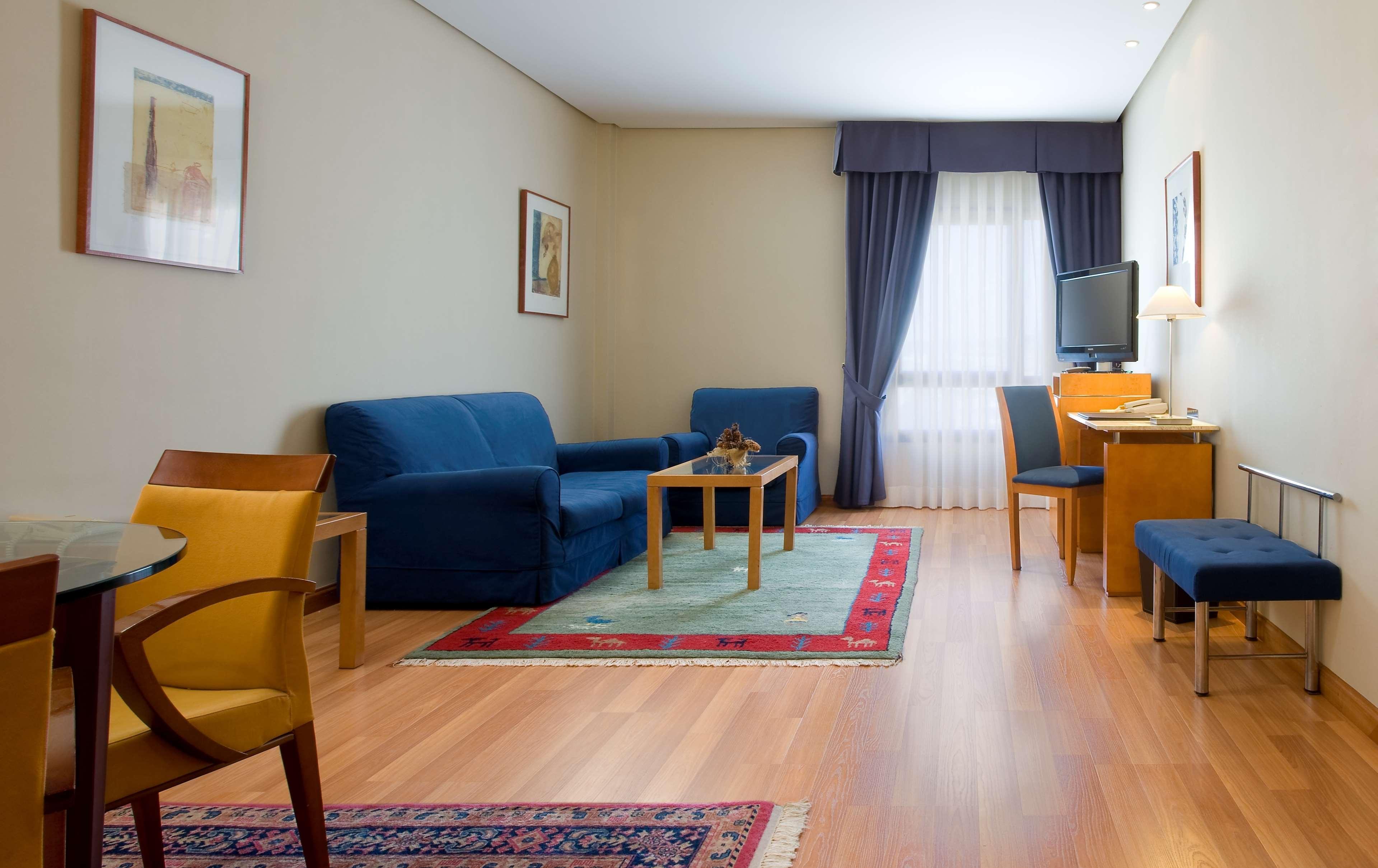 Nh Ciudad De Cuenca Hotel Куенка Екстериор снимка