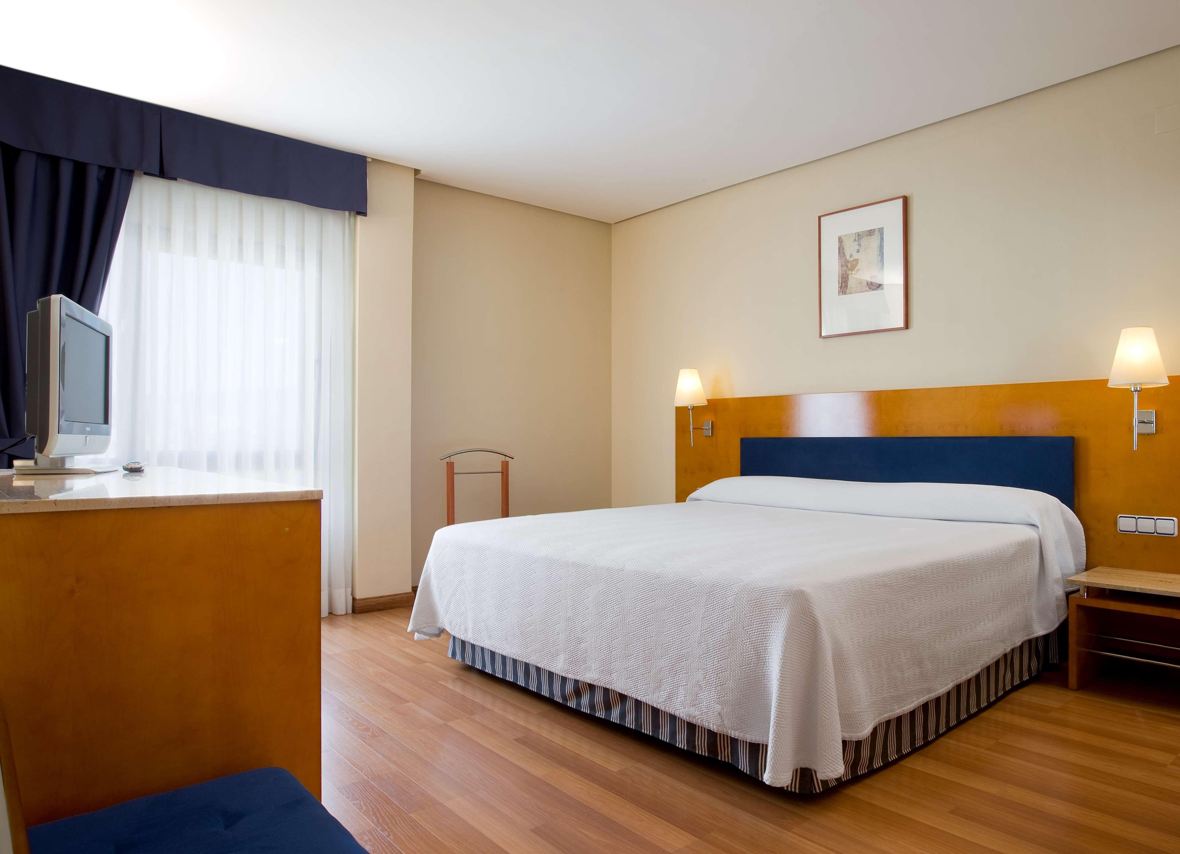Nh Ciudad De Cuenca Hotel Куенка Екстериор снимка